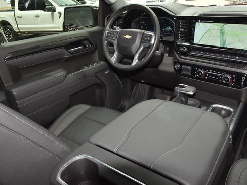 Used 2025 Chevrolet Silverado 1500 LTZ AWD/4WD image 15