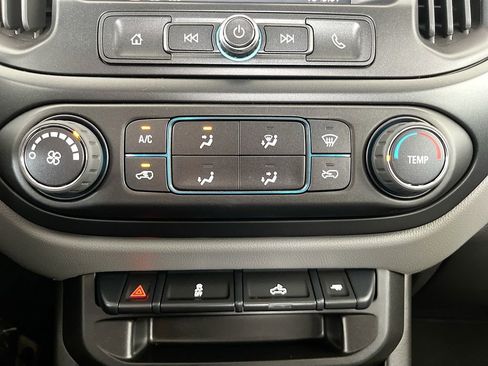 Used 2022 Chevrolet Colorado W/T RWD image 16