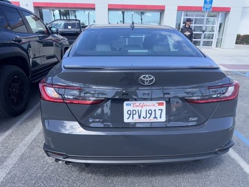 Used 2025 Toyota Camry SE image 5