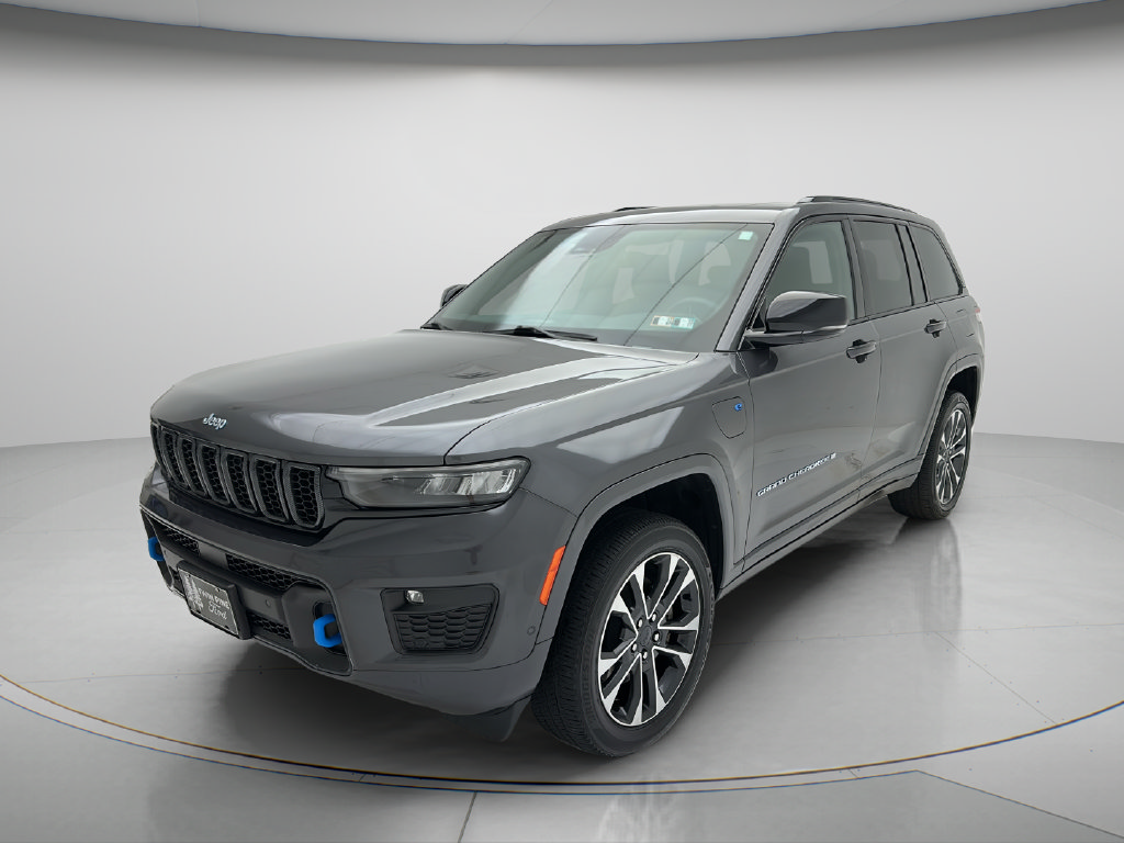 Used 2023 Jeep Grand Cherokee Overland w/ Luxury Tech Group IV AWD/4WD image 3