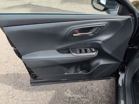 Certified 2025 Toyota Crown Signia image 17