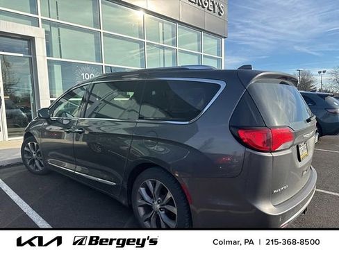 Used 2020 Chrysler Pacifica Limited w/ Tire & Wheel Group image 9