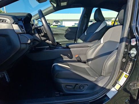 Used 2025 Toyota Camry SE FWD image 13