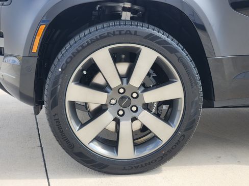 New 2026 Land Rover Defender 110 V8 image 10