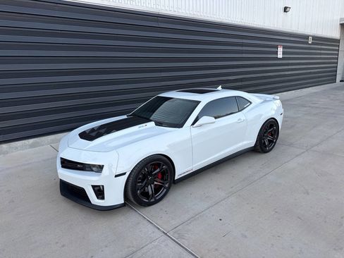 Used 2014 Chevrolet Camaro ZL1 RWD image 4