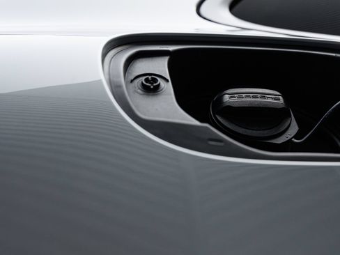 Certified 2025 Porsche Macan AWD/4WD image 31