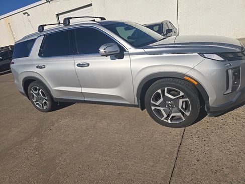 Used 2024 Hyundai Palisade Limited image 3