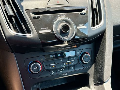 Used 2018 Ford Focus SEL FWD image 14
