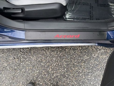 Used 2018 Honda Accord EX image 22