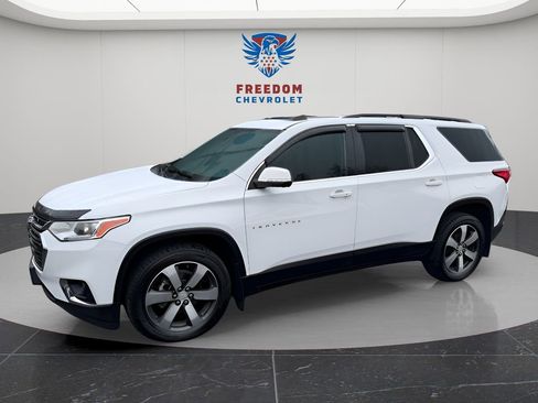 Used 2021 Chevrolet Traverse LT w/ LT Premium Package image 2