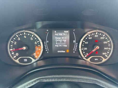 Used 2018 Jeep Renegade Latitude FWD image 18