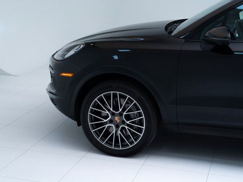 Certified 2023 Porsche Cayenne image 11
