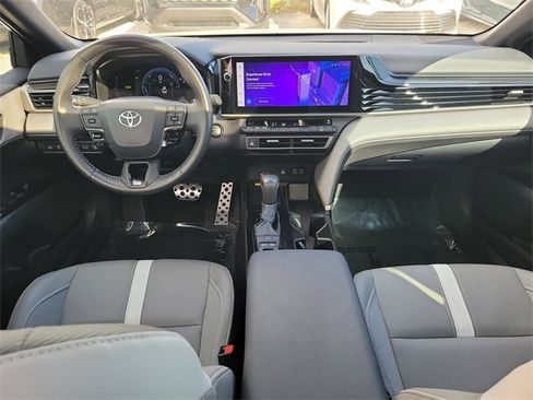 Used 2025 Toyota Camry SE image 7