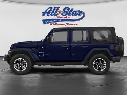 Used 2018 Jeep Wrangler Unlimited Sahara w/ Dual Top Group AWD/4WD image 3