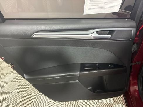 Used 2016 Ford Fusion SE FWD image 24