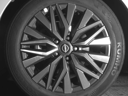 Used 2025 Nissan Altima 2.5 SV image 12