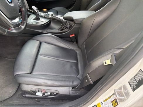 Used 2017 BMW 330i xDrive Sedan image 10