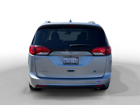 Used 2018 Chrysler Pacifica Limited w/ Advanced Safetytec Group FWD image 4
