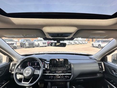 Certified 2024 Nissan Pathfinder Platinum image 36