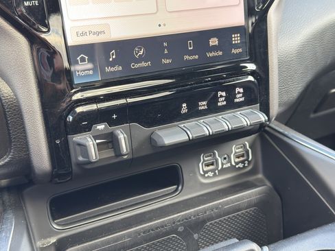 Used 2023 RAM 1500 Laramie AWD/4WD image 23