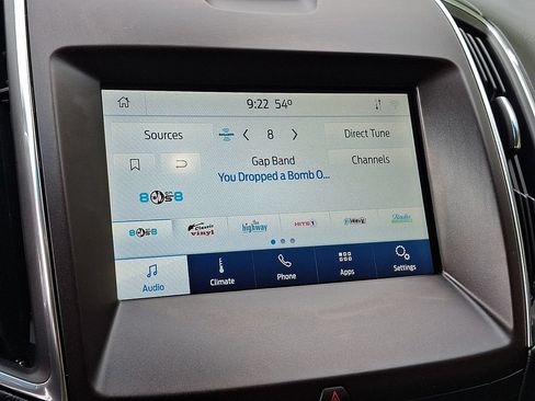 Used 2020 Ford Edge Titanium AWD/4WD image 16