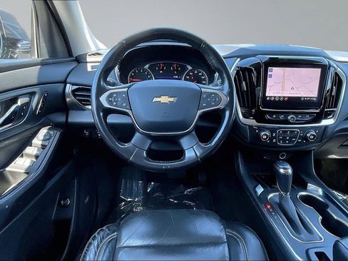 Used 2020 Chevrolet Traverse Premier FWD image 5