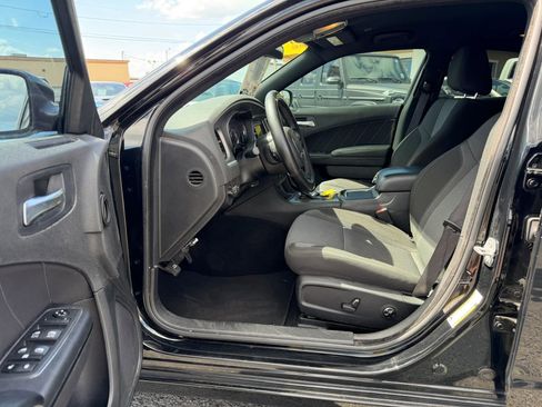 Used 2021 Dodge Charger SXT w/ Blacktop Package image 4