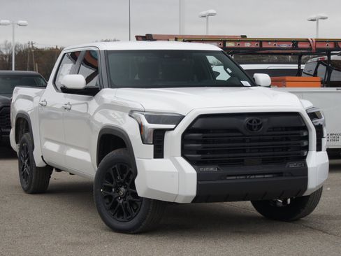 Used 2026 Toyota Tundra SR5 w/ SX Package image 5