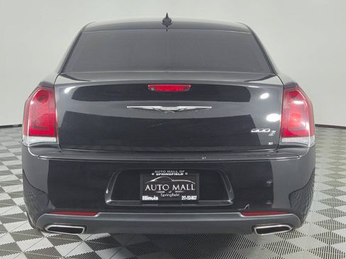 Used 2019 Chrysler 300 S RWD image 6