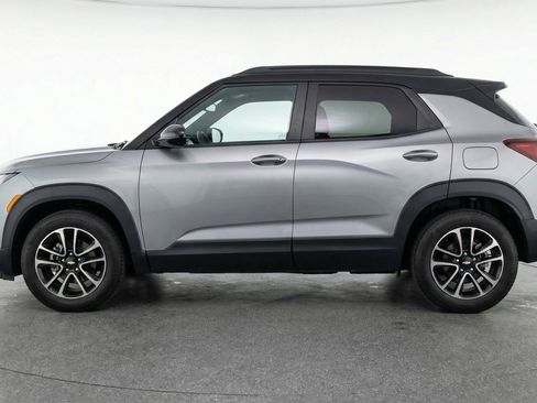 Used 2025 Chevrolet TrailBlazer LT image 5