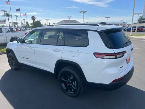 Used 2023 Jeep Grand Cherokee L Laredo AWD/4WD image 23