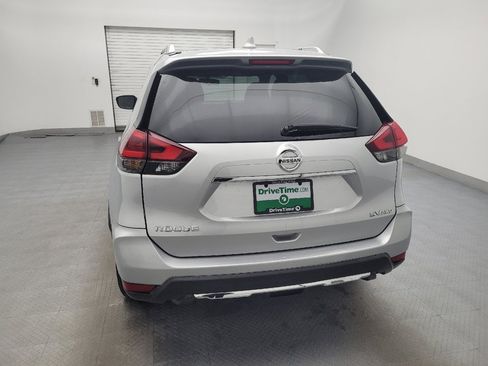 Used 2018 Nissan Rogue SV image 6