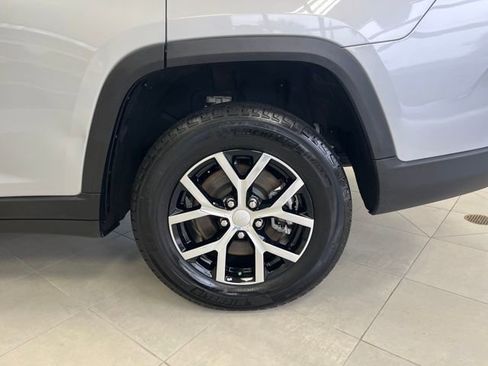 Used 2024 Jeep Grand Cherokee L Limited w/ Luxury Tech Group II image 31