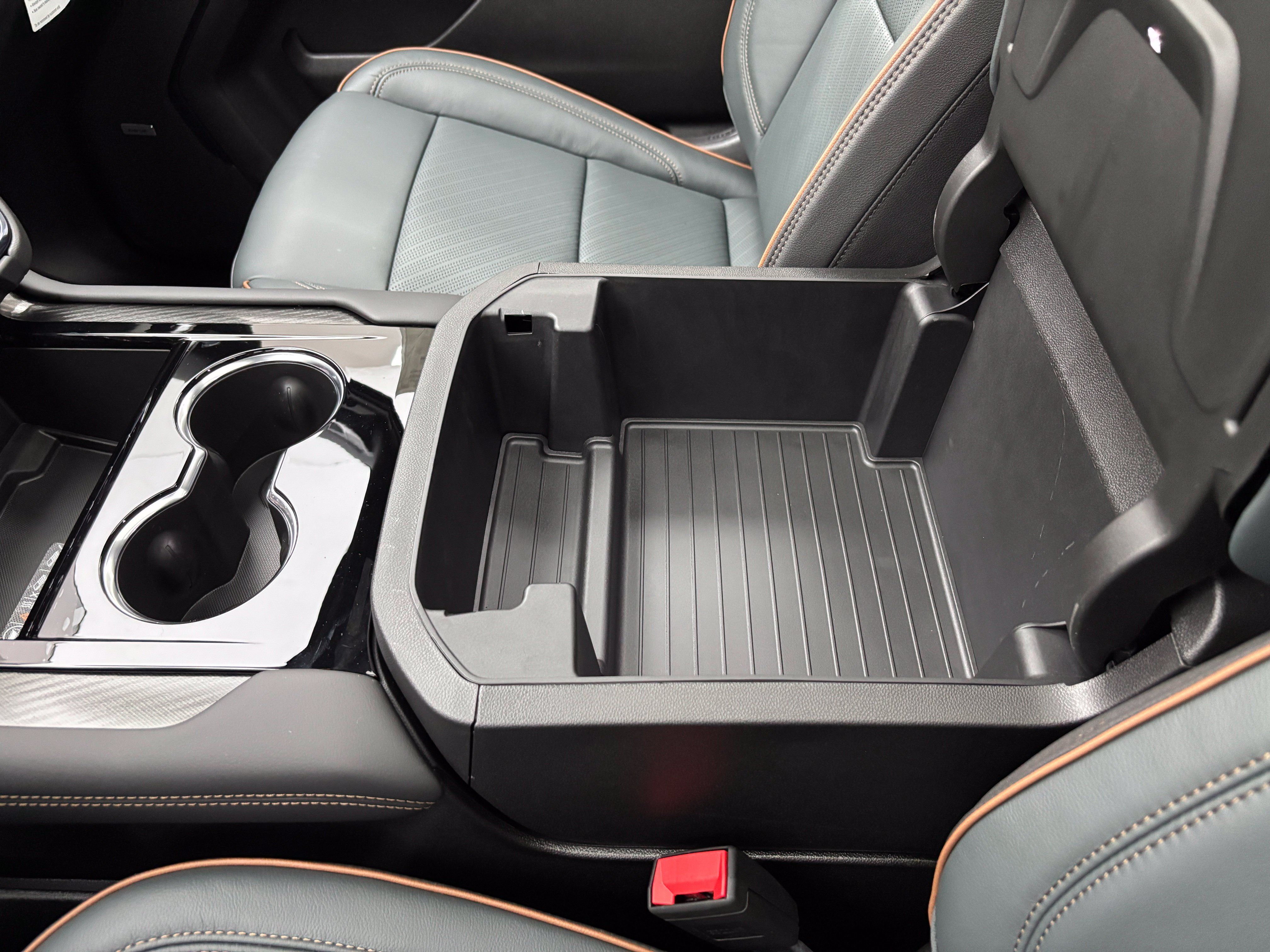 New 2026 GMC Yukon XL AT4 w/ AT4 Premium Plus Package AWD/4WD image 38