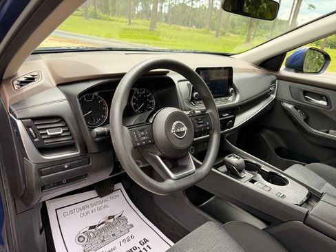 Used 2023 Nissan Rogue SV FWD image 13