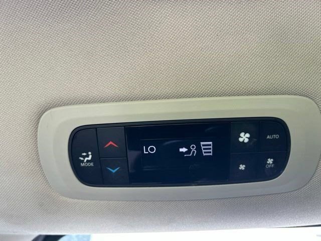 Used 2023 Chrysler Pacifica Touring-L FWD image 43