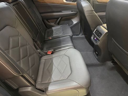 Used 2024 Volkswagen Atlas SE AWD/4WD image 39