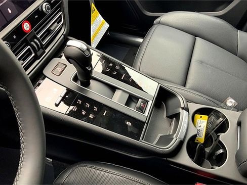 New 2025 Porsche Macan image 36