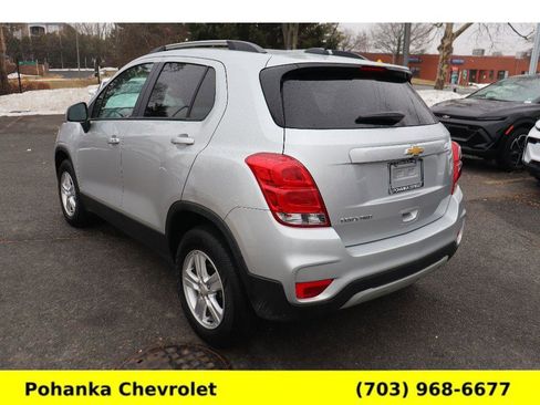 Used 2022 Chevrolet Trax LT w/ LT Convenience Package image 5