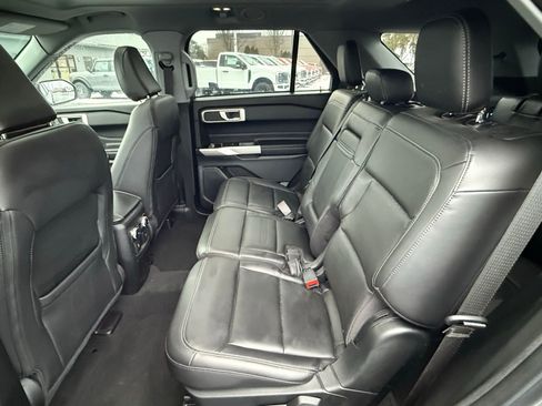 Used 2022 Ford Explorer XLT w/ Equipment Group 202A image 13
