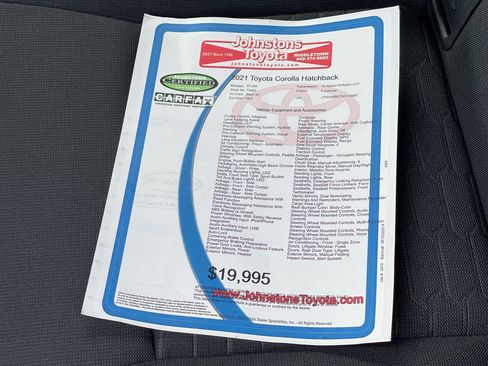 Used 2021 Toyota Corolla SE w/ Special Edition FWD image 3
