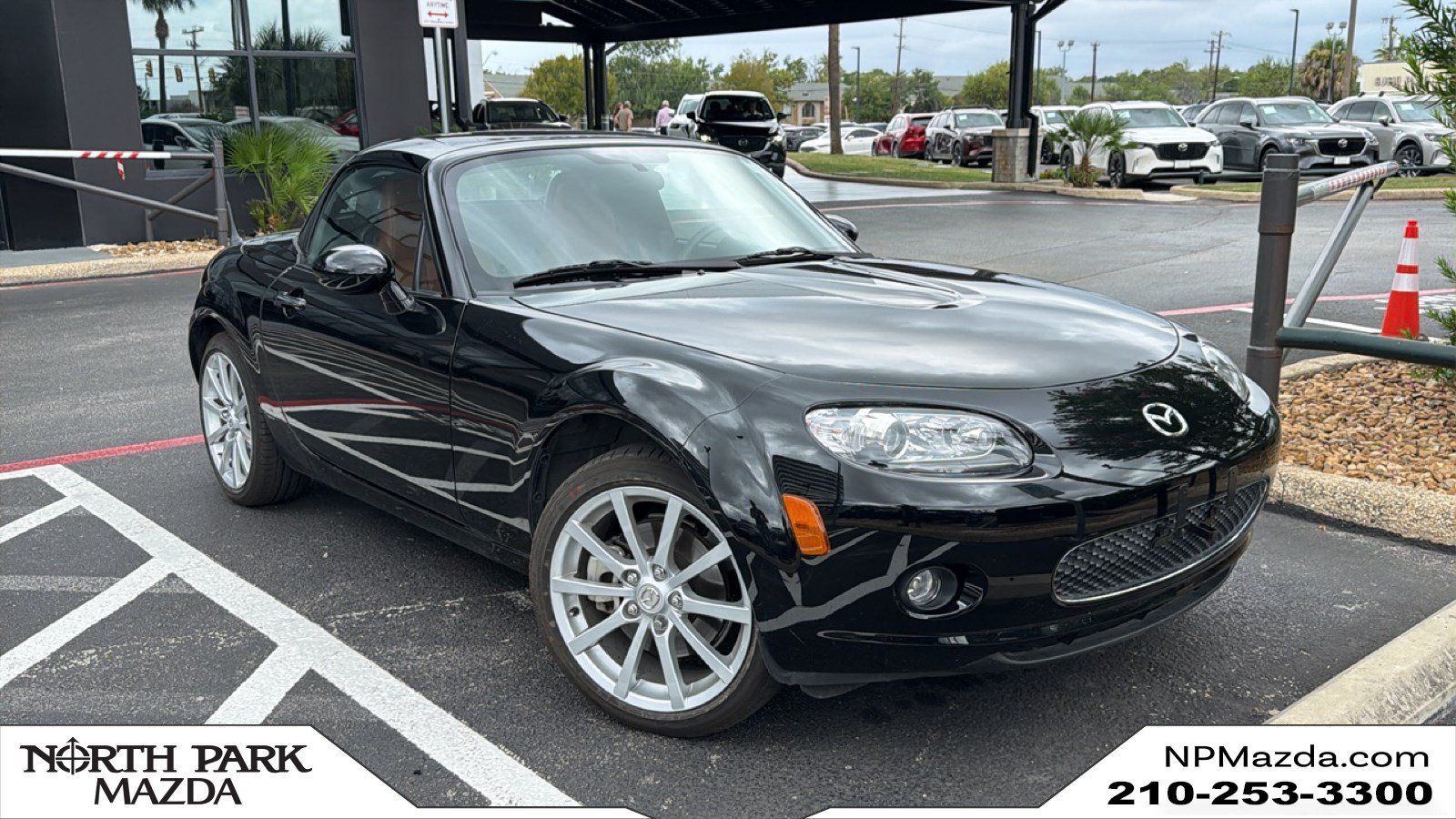 Used 2007 MAZDA MX-5 Miata Grand Touring w/ Premium Pkg RWD image 1