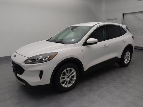Used 2020 Ford Escape SE image 2