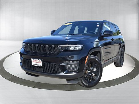 Used 2024 Jeep Grand Cherokee Altitude image 1