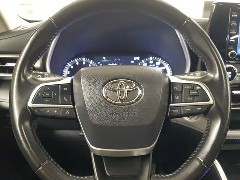 Used 2022 Toyota Highlander XLE image 22