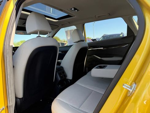 Used 2021 Kia Seltos SX w/ SX Sunroof Package AWD/4WD image 6