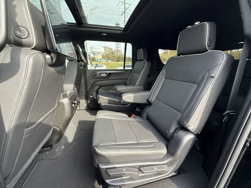 New 2026 Chevrolet Suburban Premier image 25