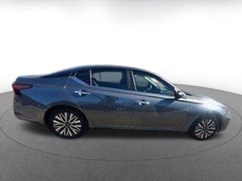 Used 2025 Nissan Altima 2.5 SV image 10