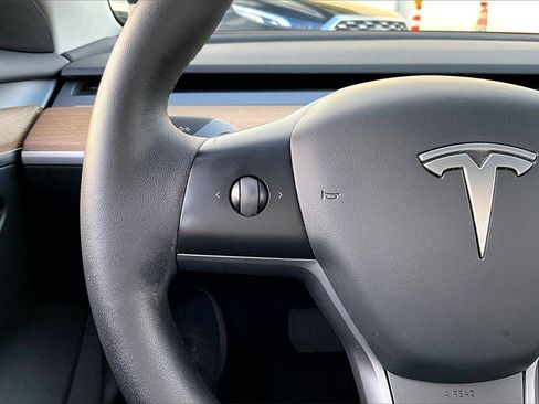 Used 2023 Tesla Model 3 Standard Range image 11