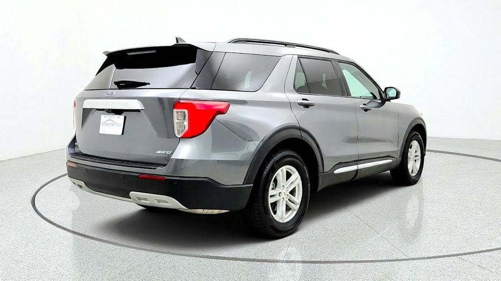 Used 2024 Ford Explorer XLT w/ Equipment Group 202A AWD/4WD image 5